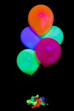 25 ballons ovales mix de couleurs fluo Ø45 cm